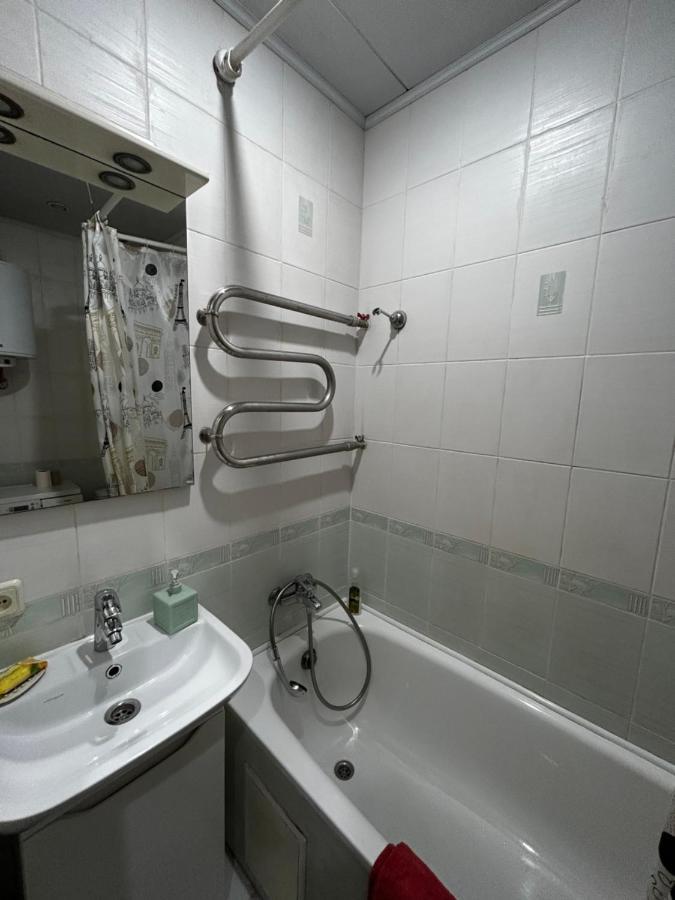Apartment Near Train Station And Close To City Center Киев Экстерьер фото