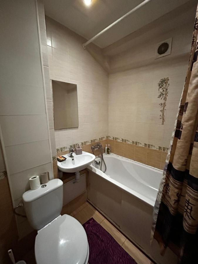 Apartment Near Train Station And Close To City Center Киев Экстерьер фото